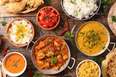 intialainen ruoka - curryja ja mausteisia herkkuja